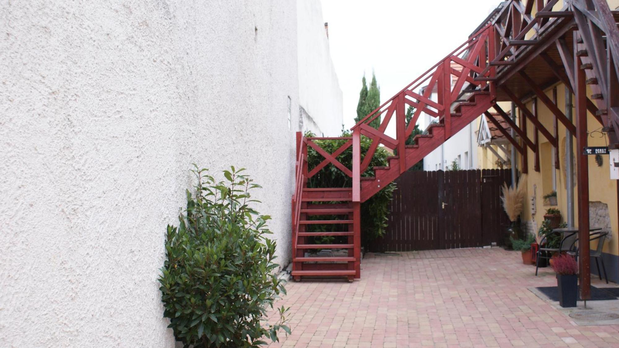 Takacs Vendeghaz 2 Apartament *